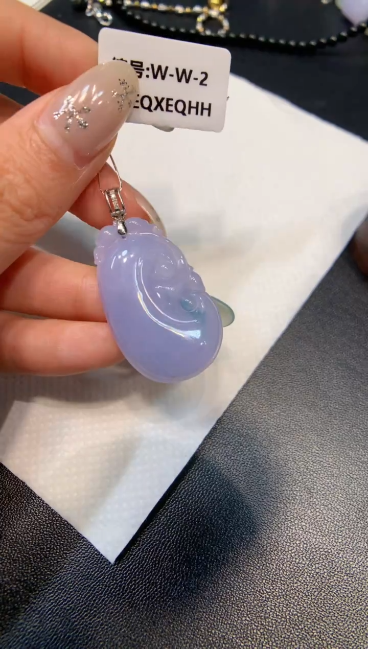 颈饰18K金镶嵌翡翠如意