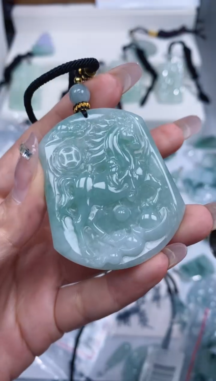 颈饰未镶嵌翡翠吊坠