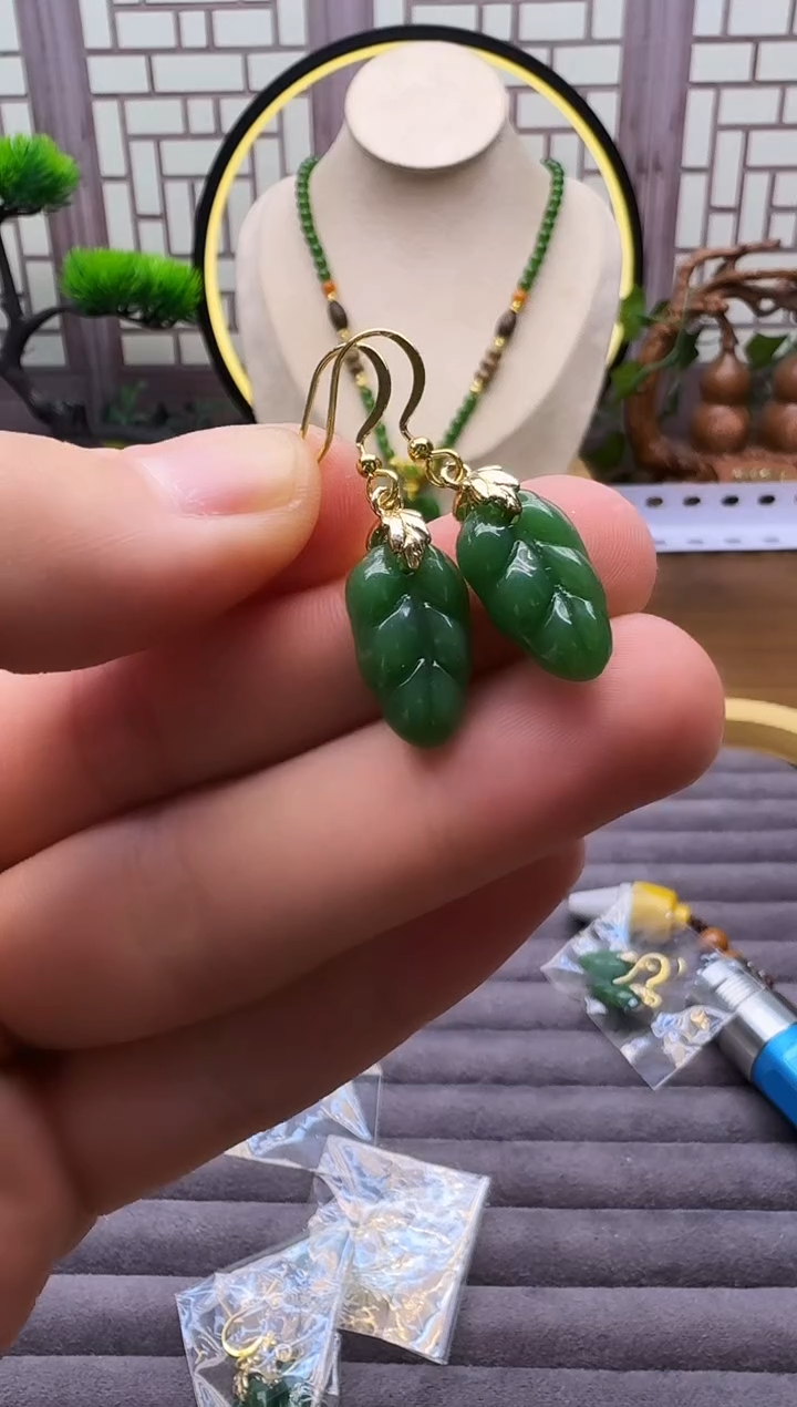 14K金镶嵌和田玉耳饰E112       