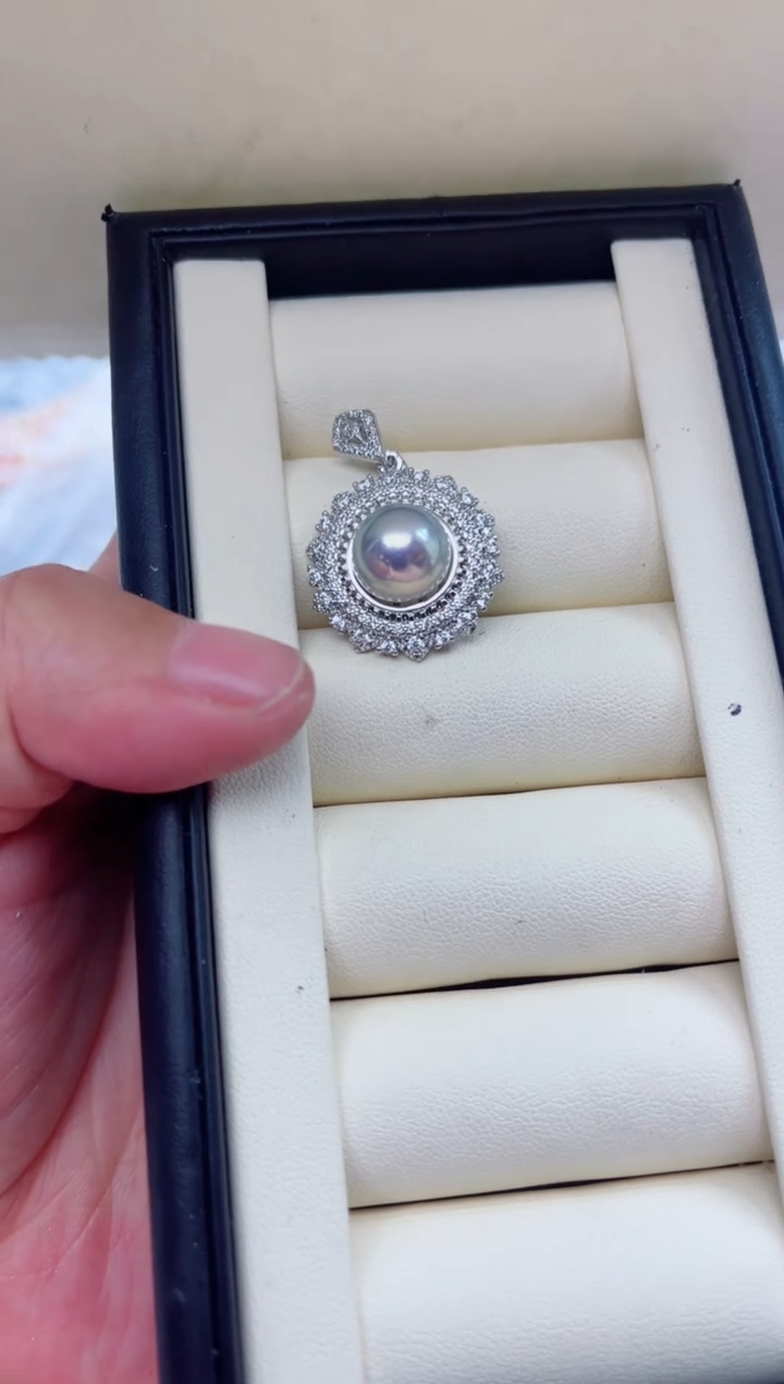 吊坠(不含链)未镶嵌淡水珍珠多样性发其一，非无暇