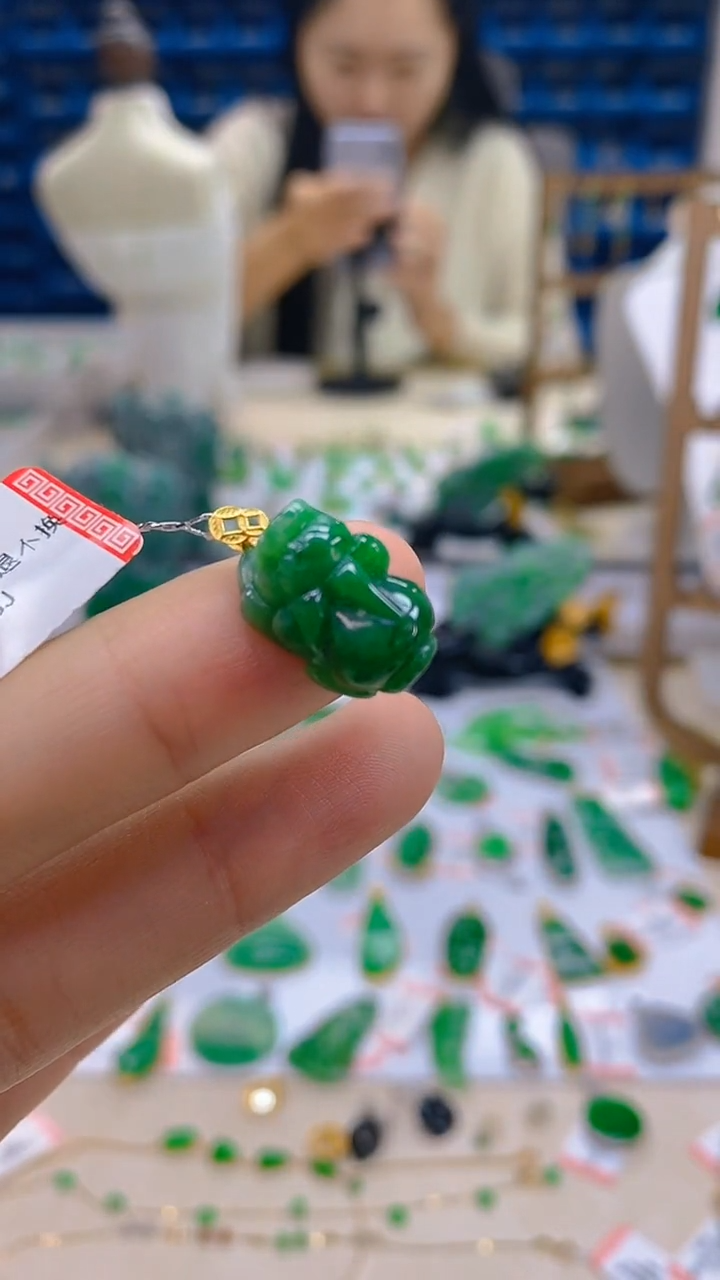 颈饰18K金镶嵌翡翠新号开播 全场乱卖