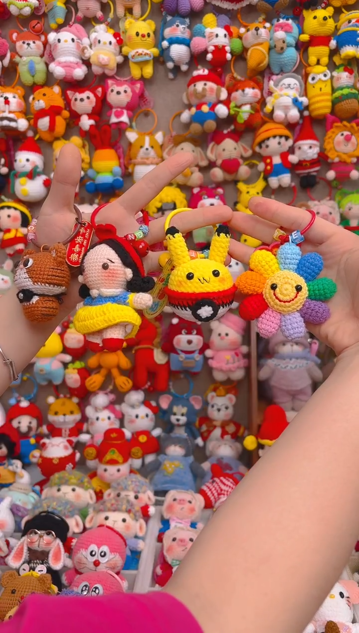 纯手工制作毛线钩织成品白雪公主，皮卡丘，小猫，（赠送太阳花）