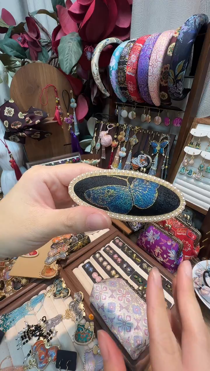 小****9【孤品车12.7】上久楷琴春蝶戏大弹簧夹