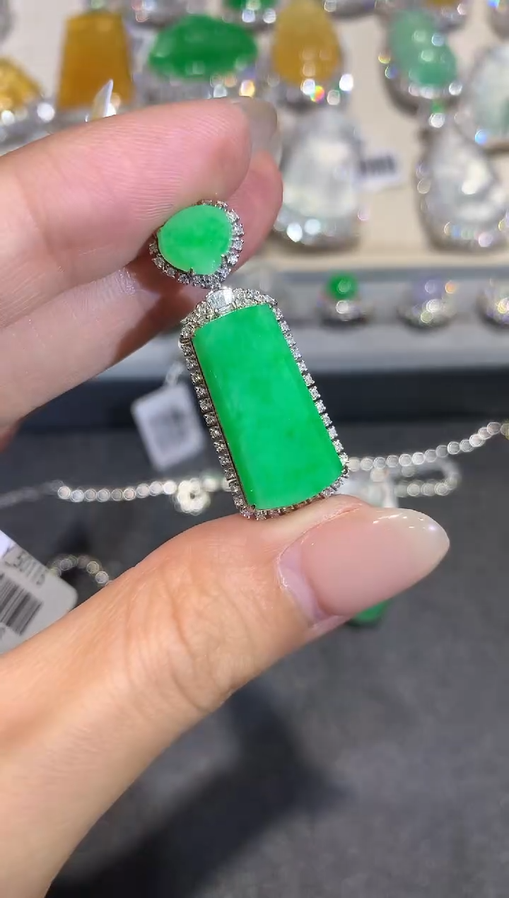 【闪购商品】翡翠吊坠(不含链)18K金镶嵌q427     