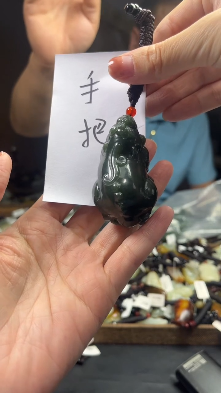 和田玉未镶嵌颈饰·