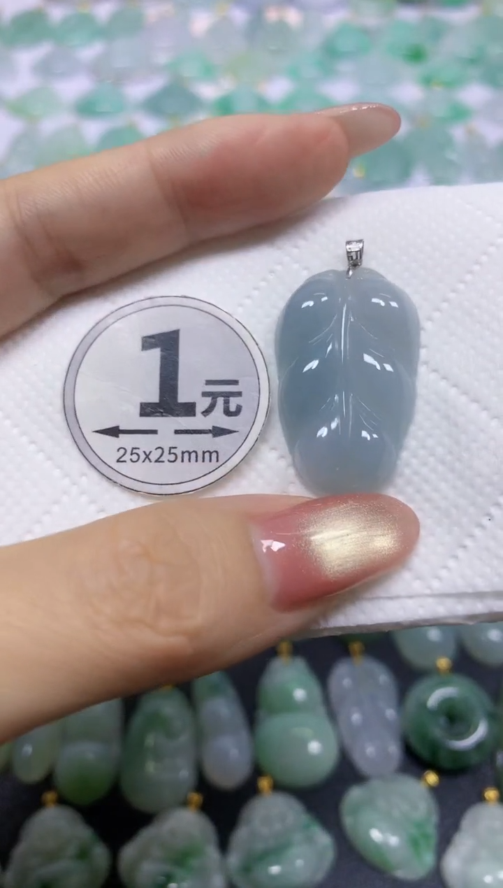 翡翠18K金镶嵌颈饰天然翡翠A货