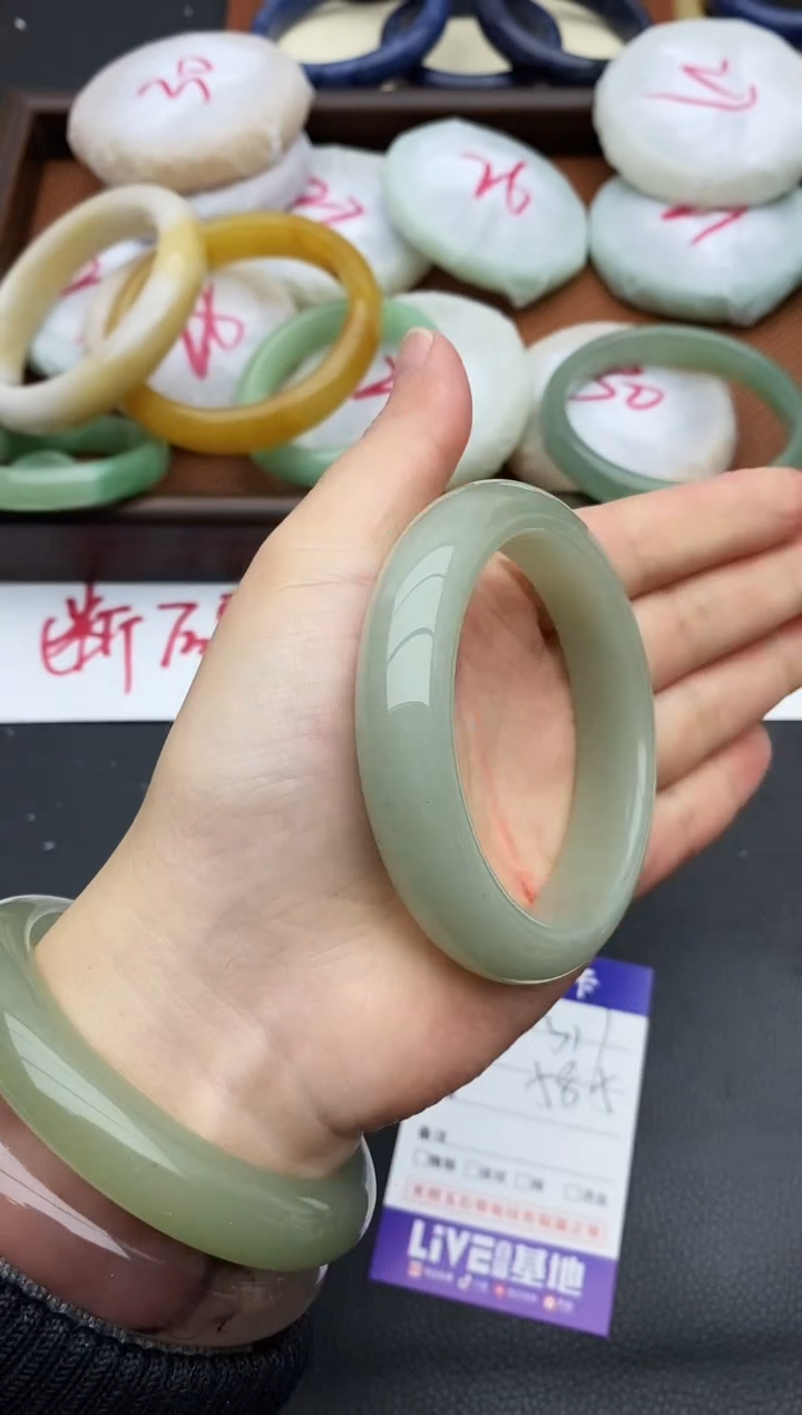 未镶嵌手镯石英质玉317+58.5