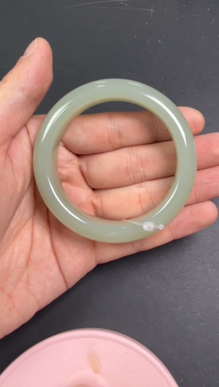 【闪购商品】和田玉手镯未镶嵌且末微色差近矿54+