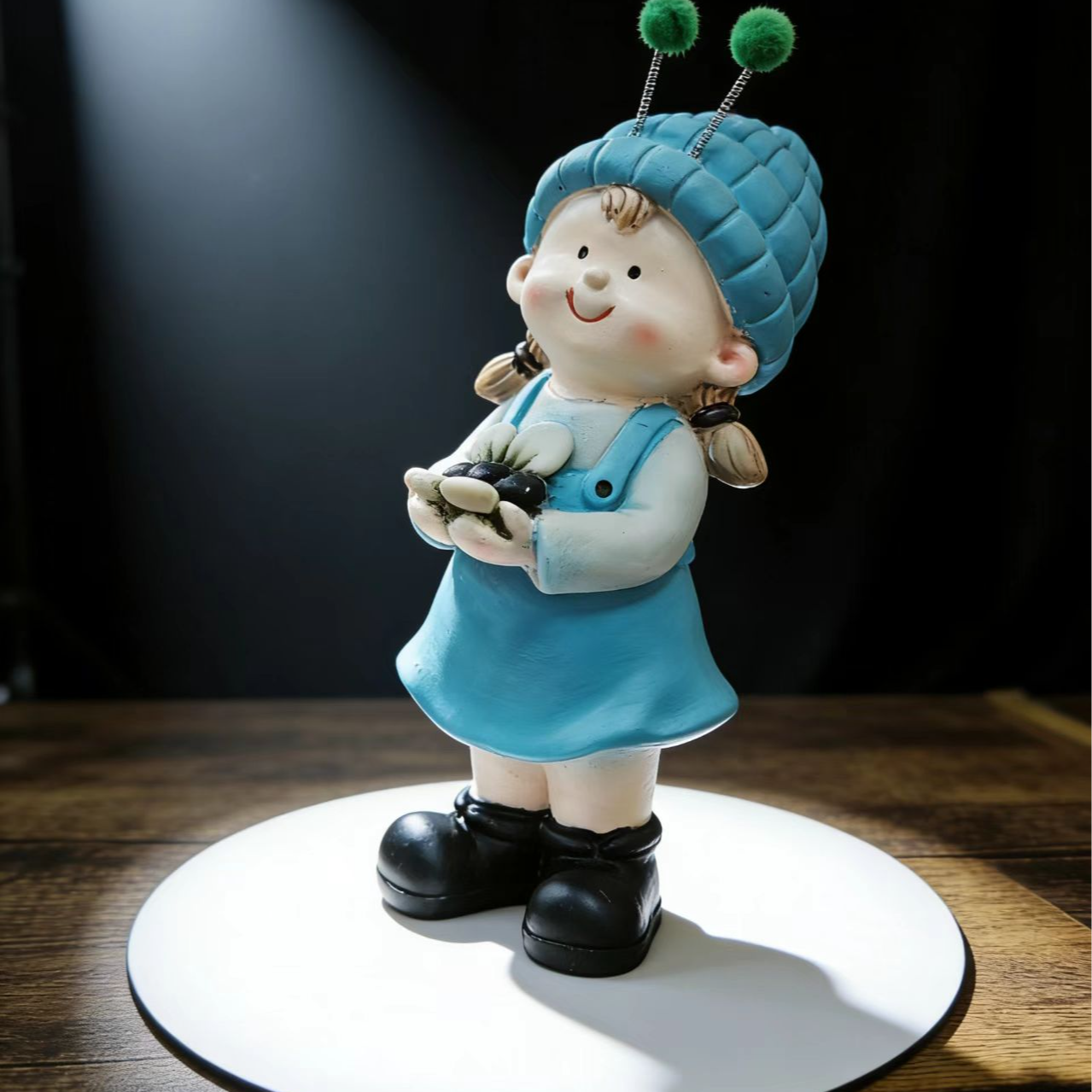 蓝色小蜜蜂女孩卡通风田园摆件