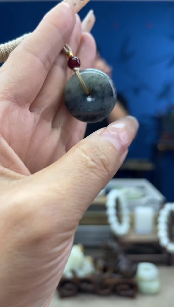 和田玉未镶嵌颈饰1