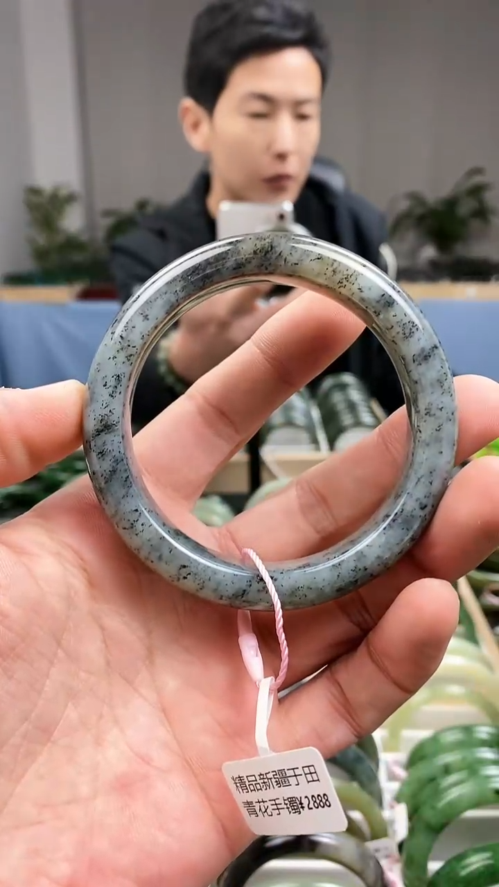 【闪购商品】和田玉手镯未镶嵌58