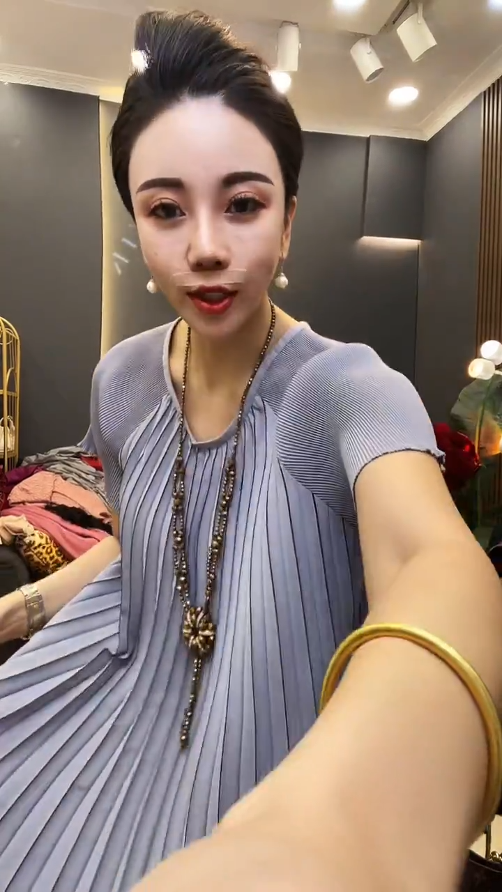 聚酯纤维（涤纶）灰色百褶裙