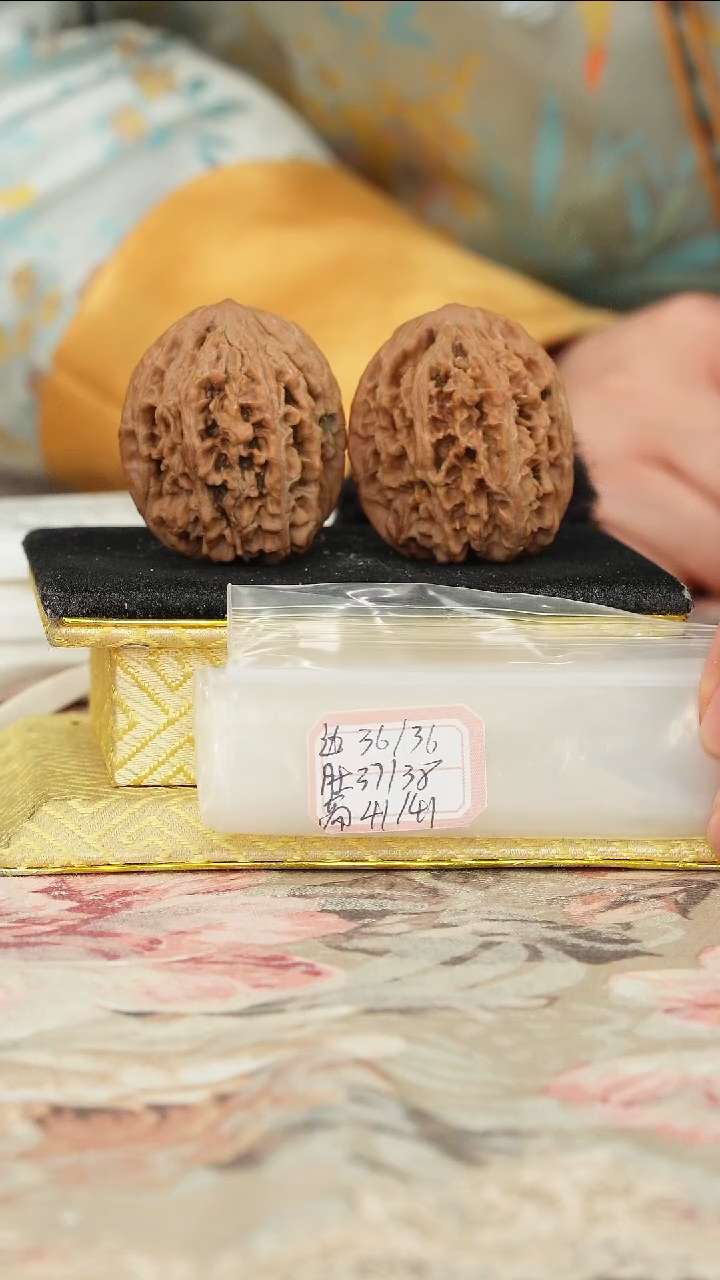 【闪购商品】文玩核桃把件龙纹将军榜