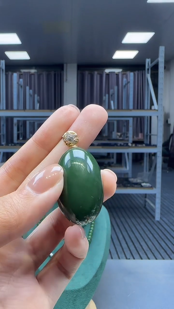 18K金镶嵌和田玉挂件1