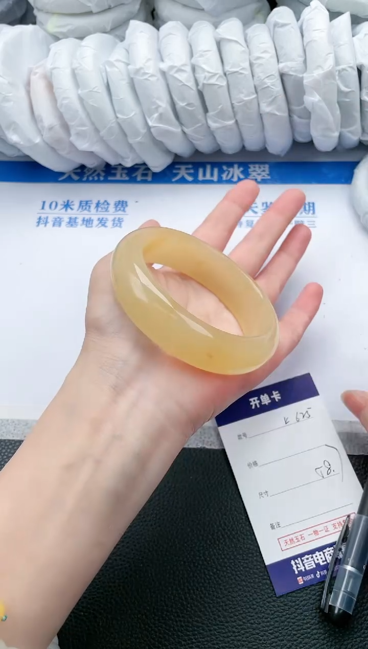 【闪购商品】石英质玉手镯未镶嵌K625