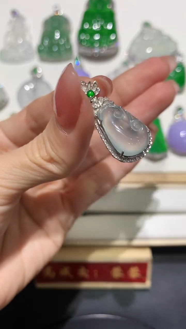 【闪购商品】翡翠吊坠(不含链)18K金镶嵌团购4