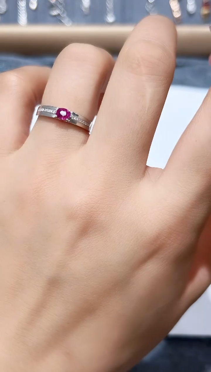 戒指18K金镶嵌红宝石·