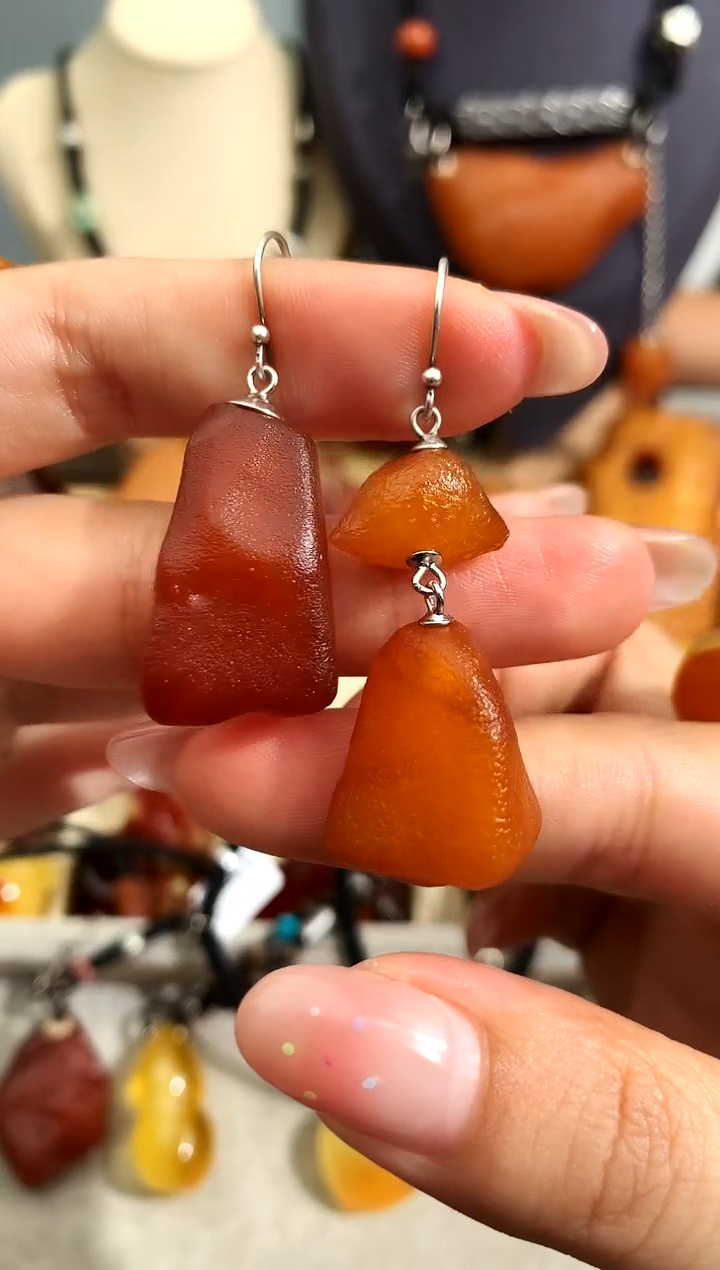 未镶嵌琥珀裸石似玉