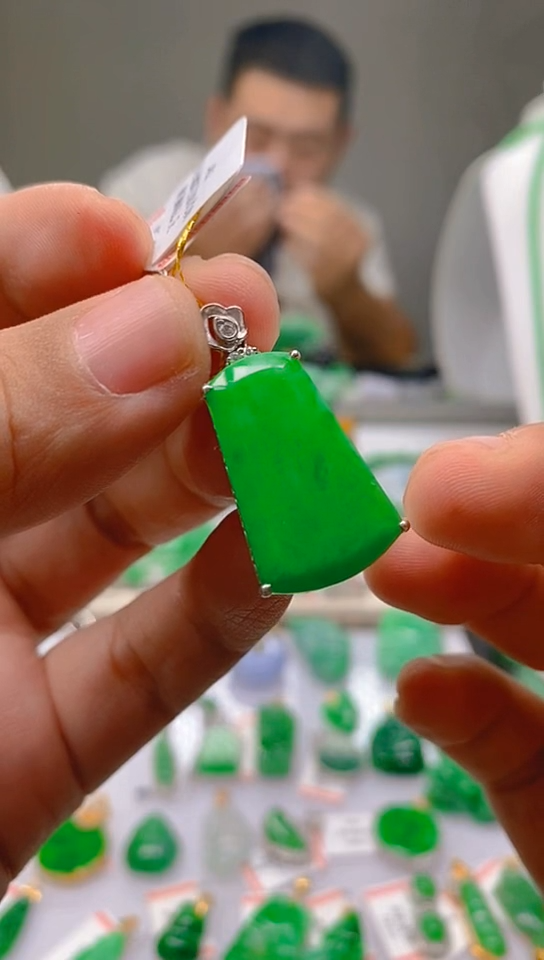 【闪购商品】翡翠颈饰18K金镶嵌 新号开播，全场乱卖