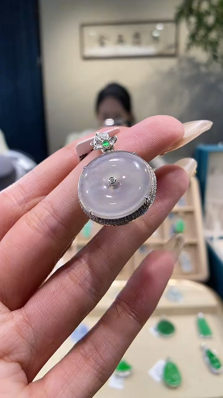 【闪购商品】翡翠吊坠(不含链)18K金镶嵌平安扣
