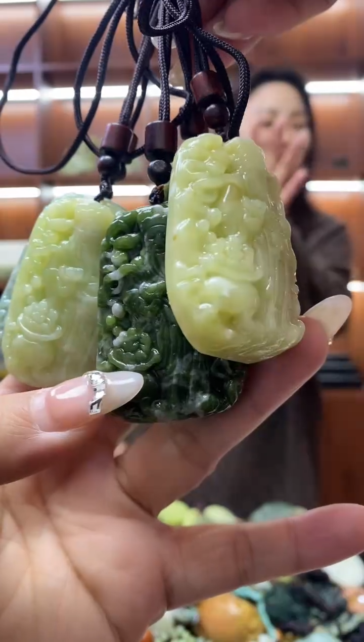 未镶嵌岫玉吊坠多样性发其一