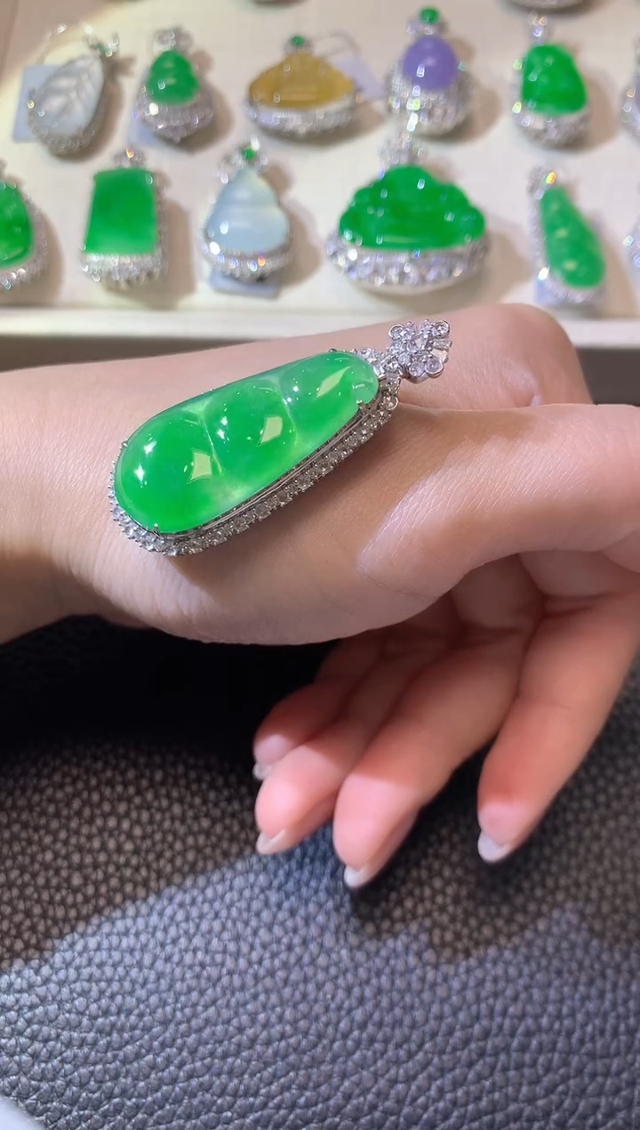 【闪购商品】翡翠吊坠(不含链)18K金镶嵌C28