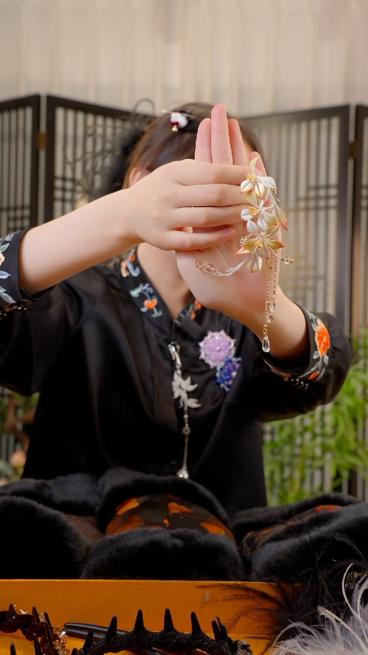 织绣依*苏绣非遗绒花手工饰品