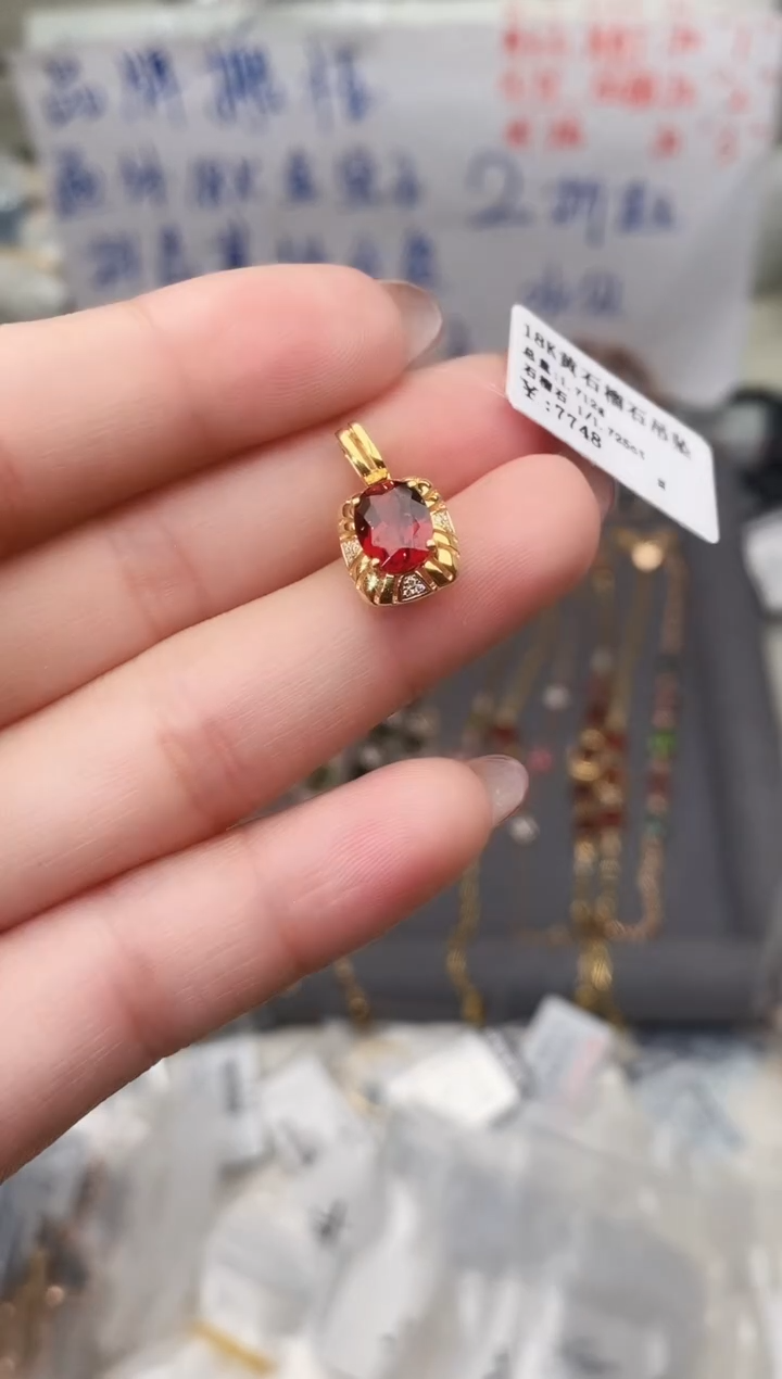 颈饰18K金镶嵌石榴石--专柜--