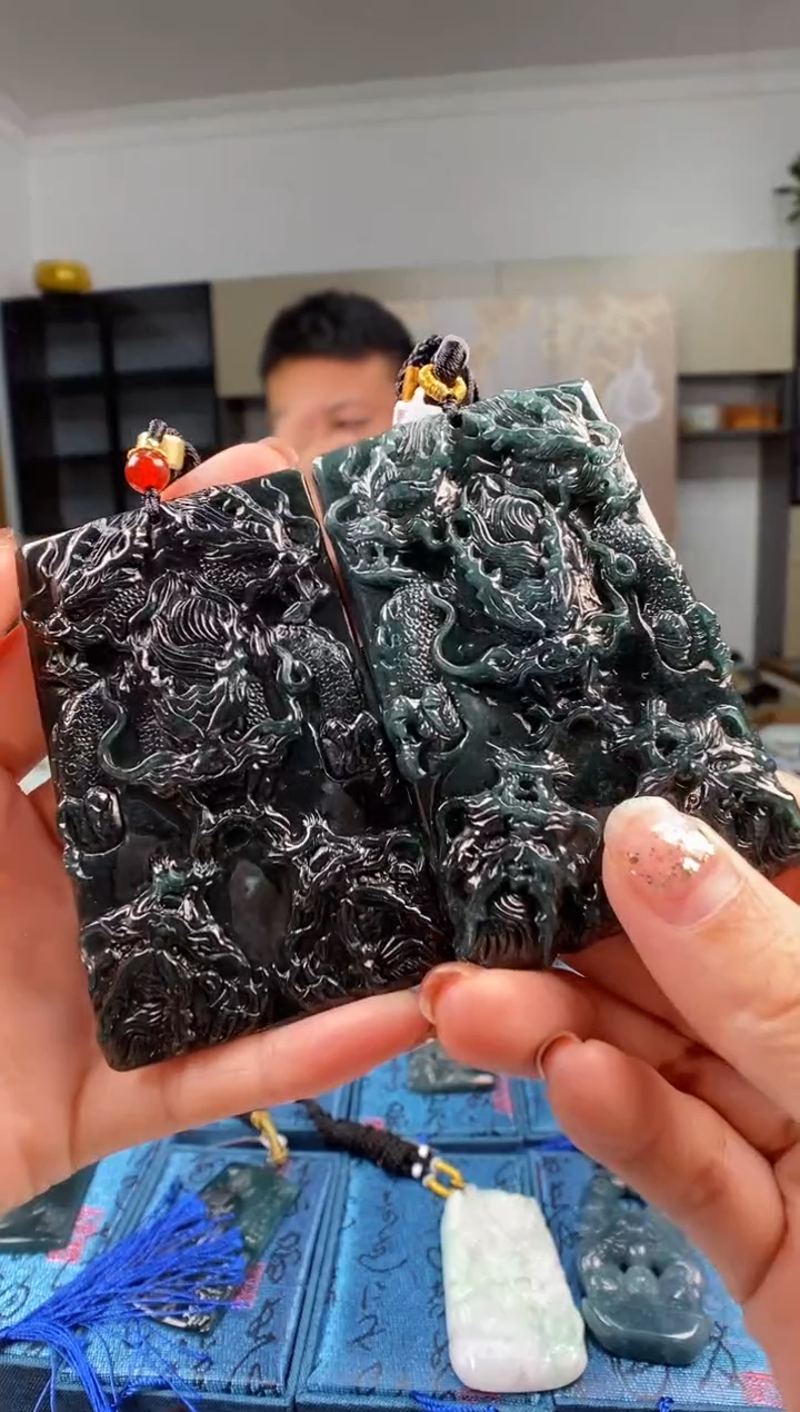 颈饰未镶嵌翡翠 多样性发其一