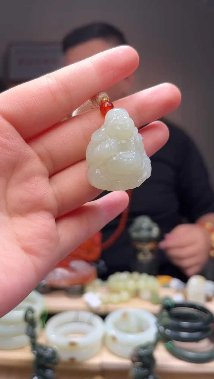 颈饰未镶嵌和田玉吊坠