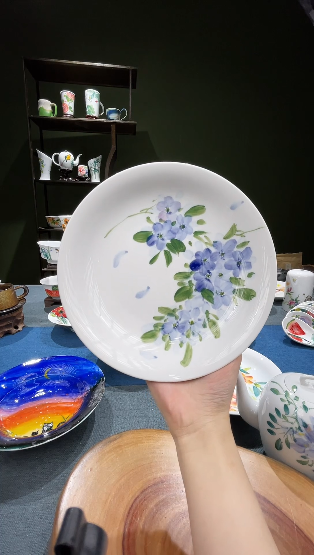 盘景德镇高温釉下彩8英寸窝盘小紫花