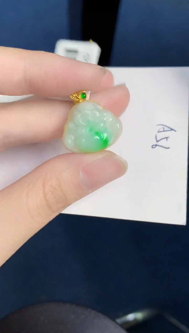 翡翠18K金镶嵌颈饰000000000