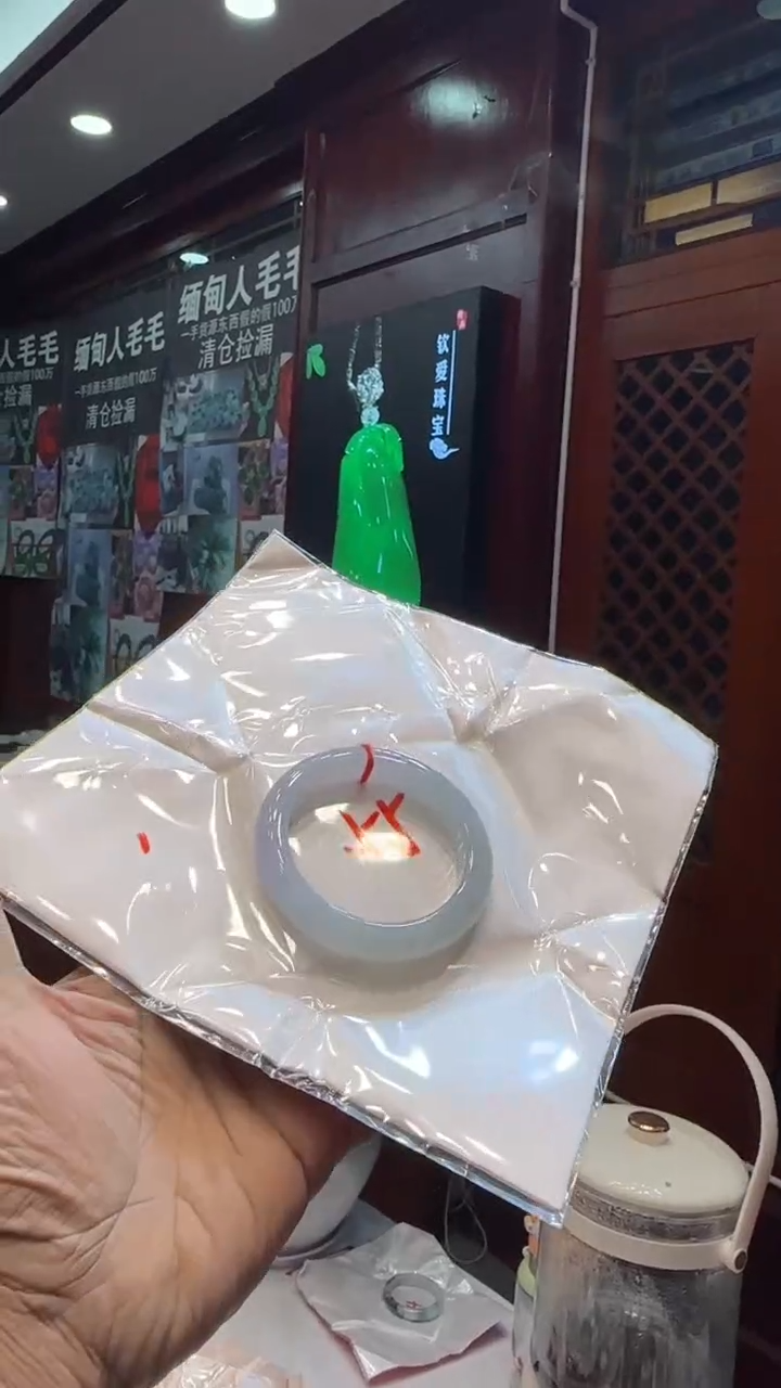 未镶嵌手镯翡翠手镯包容价