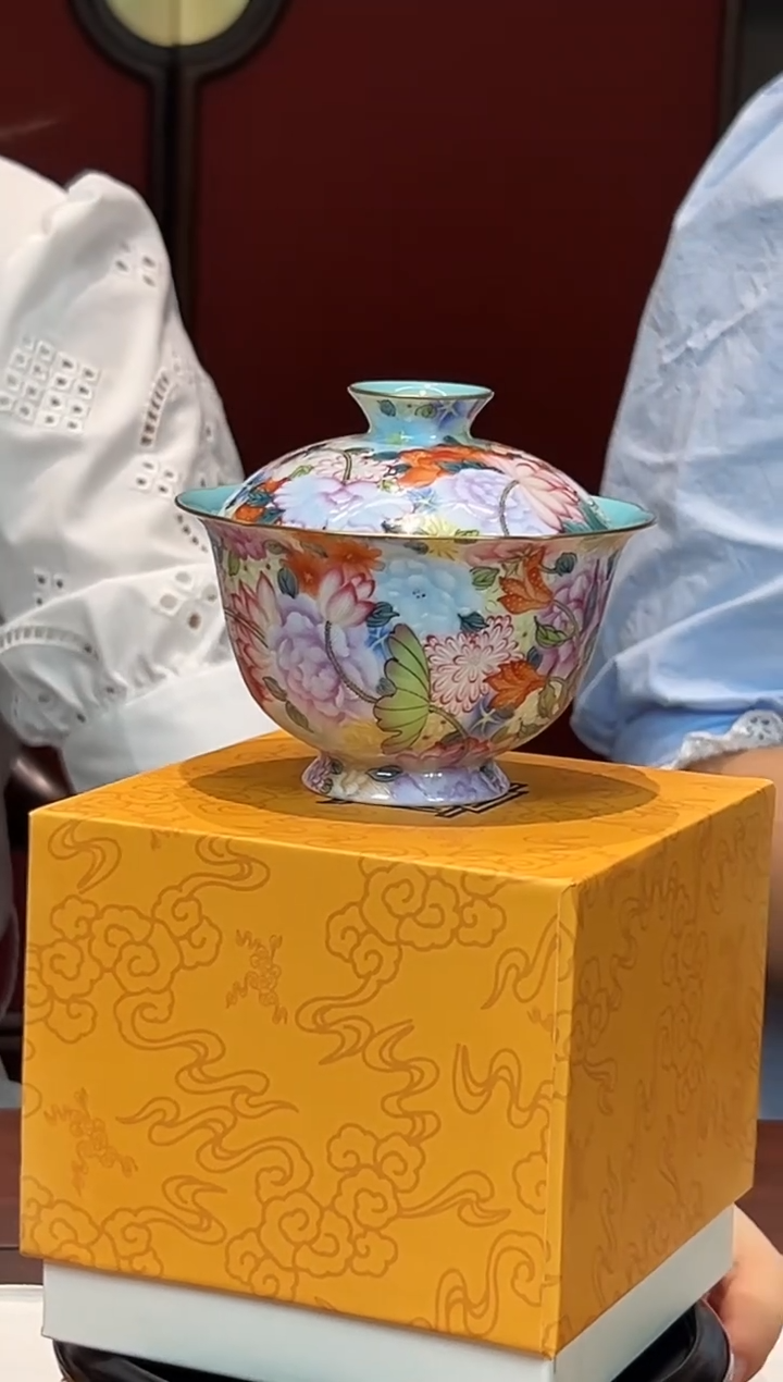 浮梁瓷局万花鸡心盖碗