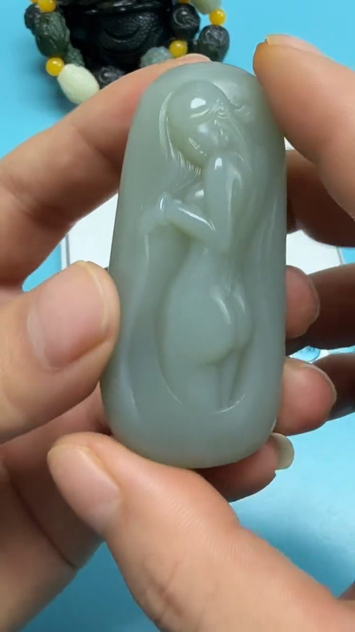 颈饰未镶嵌和田玉人**棋010