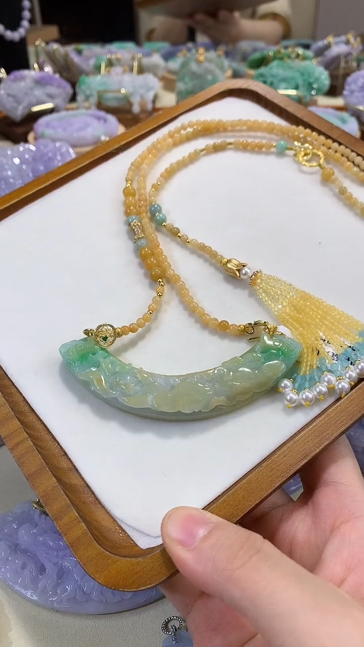 颈饰未镶嵌翡翠吊坠