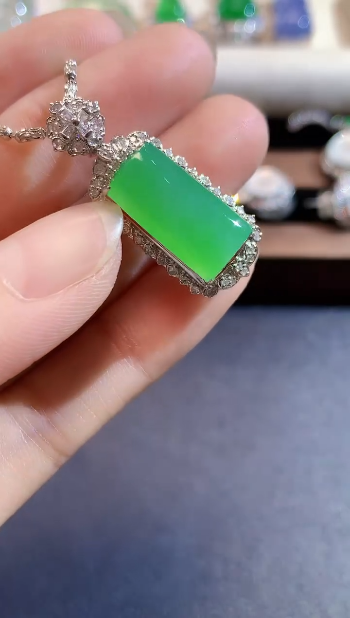 吊坠(不含链)18K金镶嵌翡翠S17