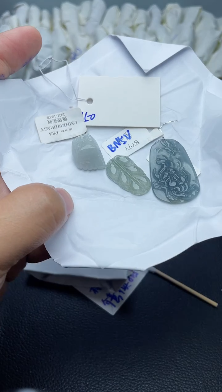 翡翠手镯未镶嵌150