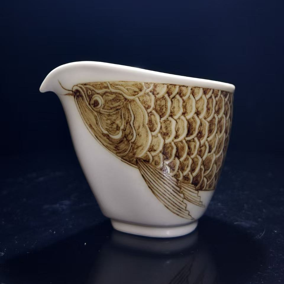 元经秘旨二号釉青花釉里金金龙鱼公道杯