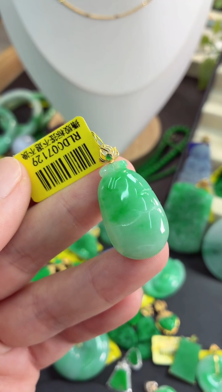 吊坠(不含链)18K金镶嵌翡翠挂件