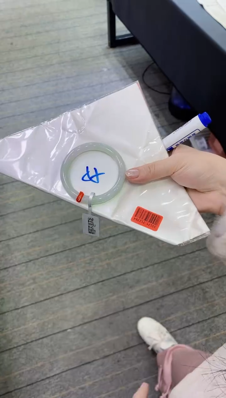 【闪购商品】翡翠手镯未镶嵌              