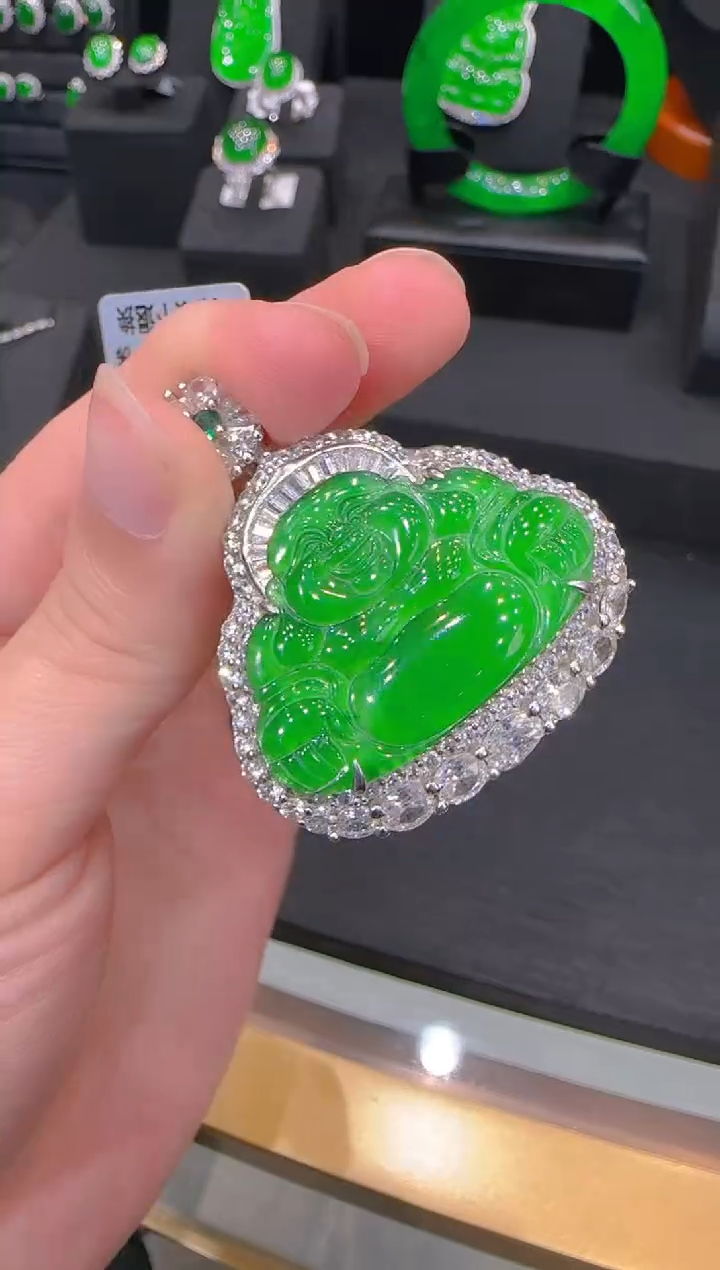 【闪购商品】翡翠吊坠(赠链)银S925镶嵌天然翡翠A货多样性发一件