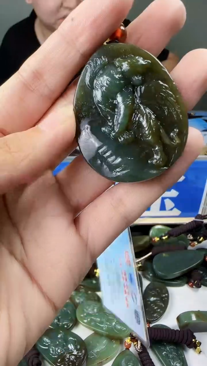 和田玉未镶嵌颈饰1