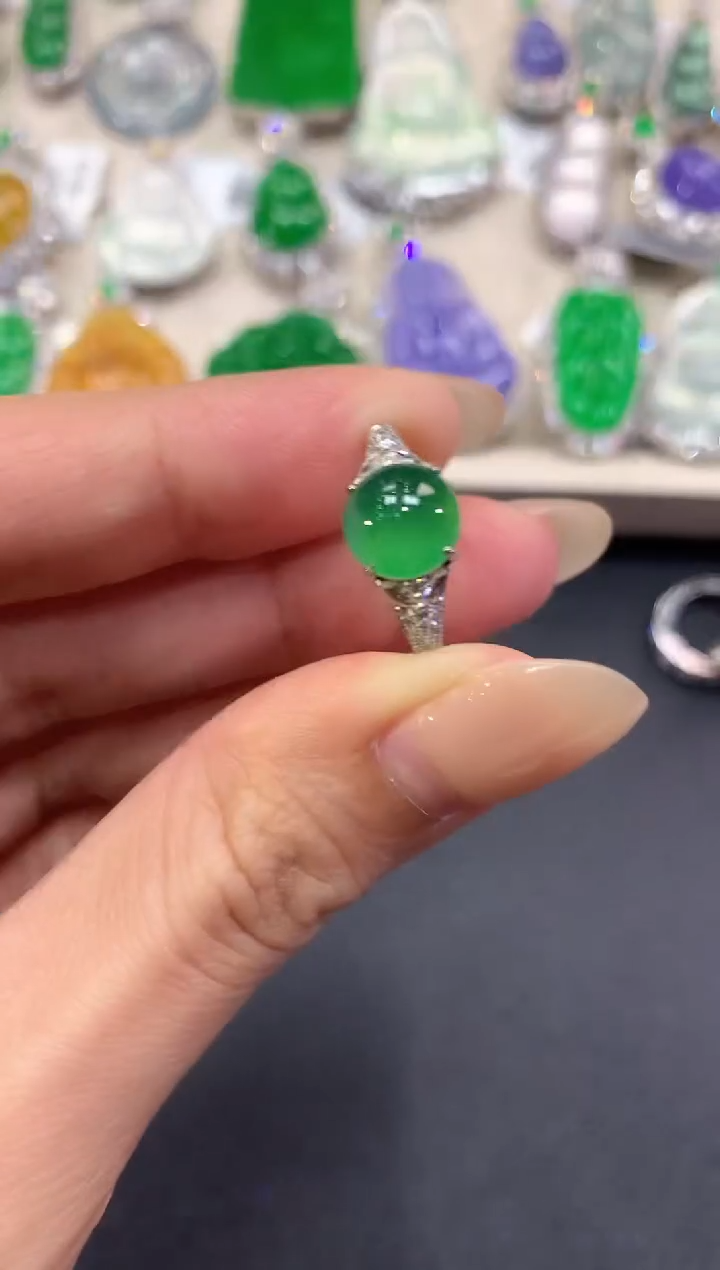 【闪购商品】翡翠戒指18K金镶嵌q50        