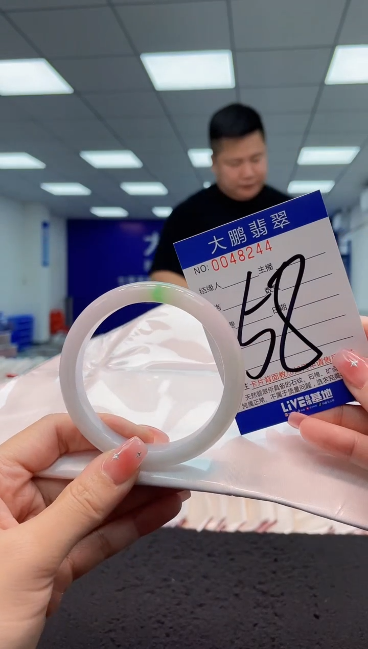 【闪购商品】翡翠手镯未镶嵌AAAAAAAAAA