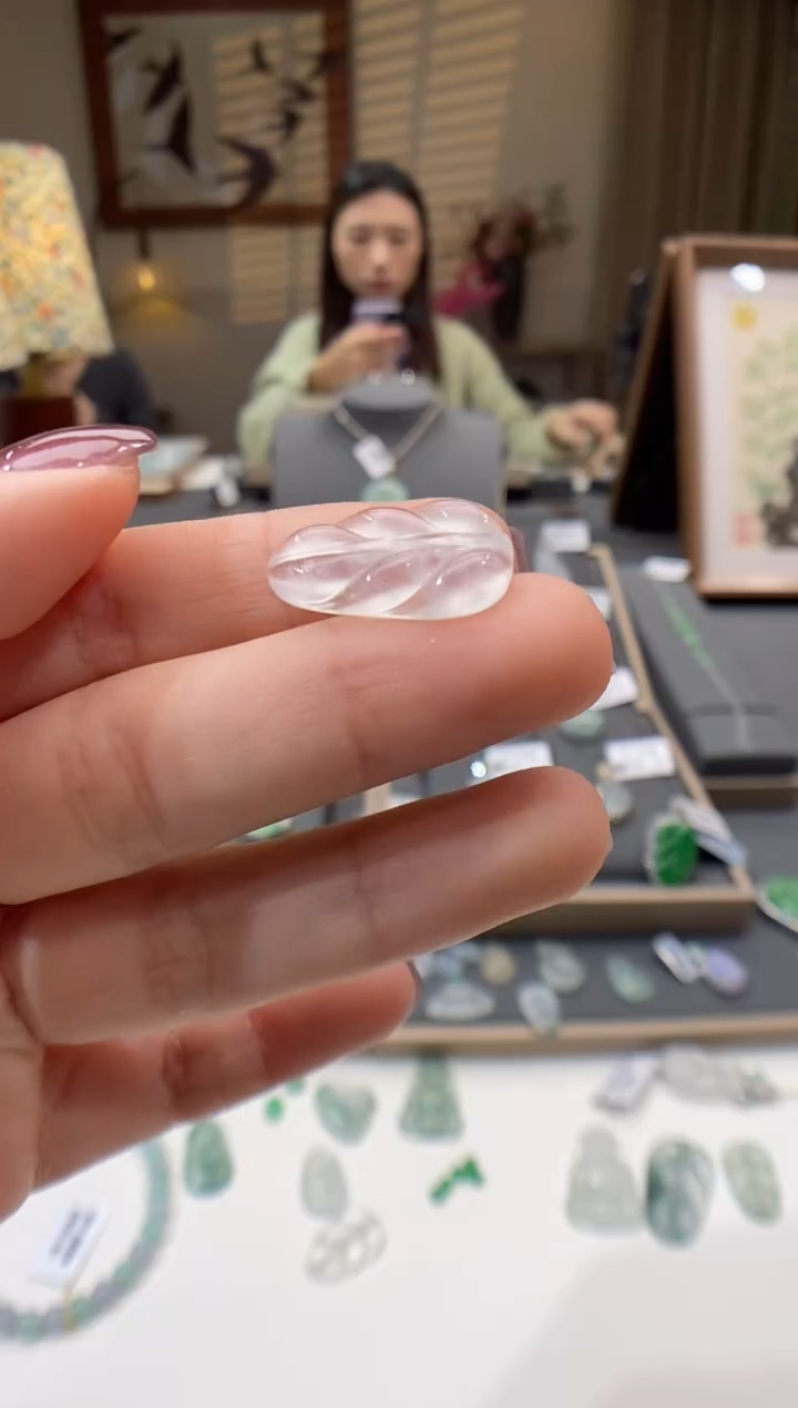 【闪购商品】翡翠颈饰未镶嵌叶子