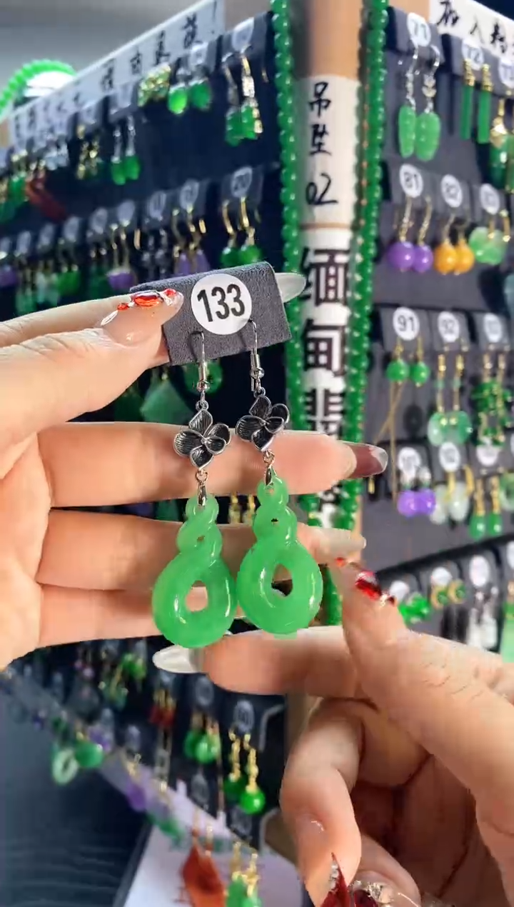 【闪购商品】翡翠耳饰银S925镶嵌133...