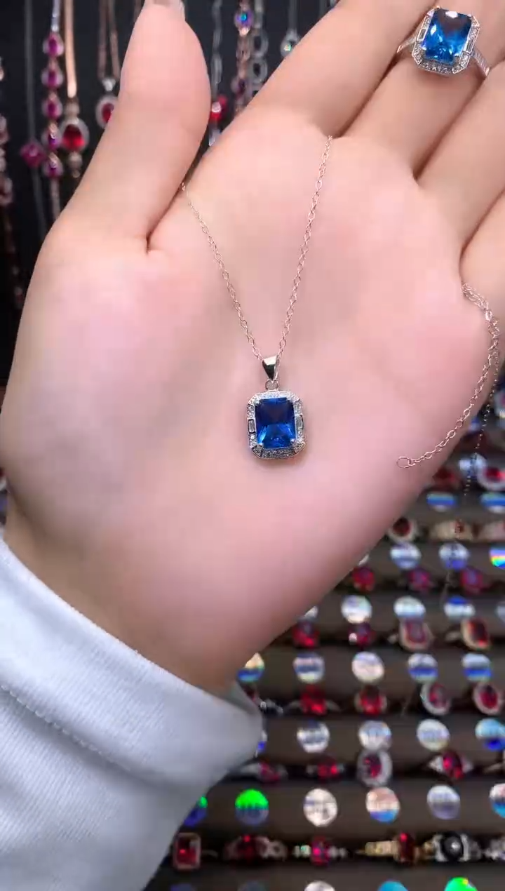 蓝宝石吊坠(赠链)银S925镶嵌矢车菊