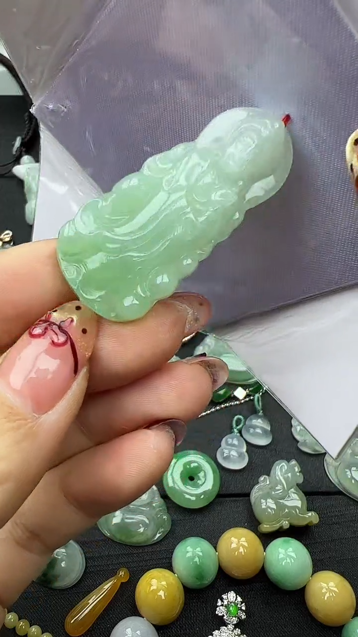 颈饰未镶嵌翡翠观音