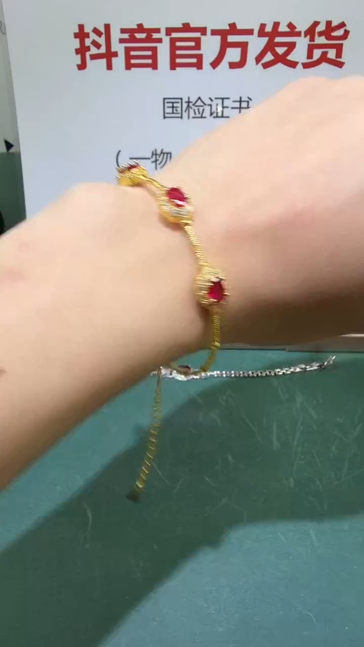 18K金镶嵌戒指红宝石1